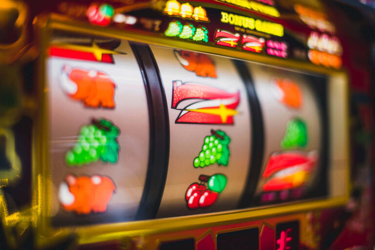 gambling-slot-machine-casino (1)